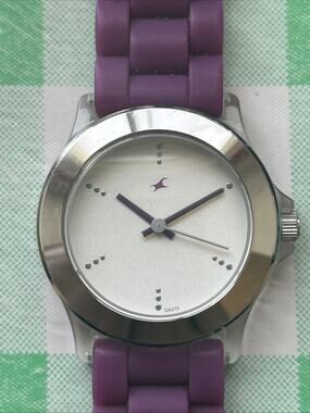Fastrack Acrylic Case Silver Tone Bezel Women’s Quartz Watch